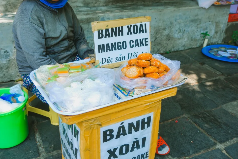 Kệ ly và dụng cụ pha